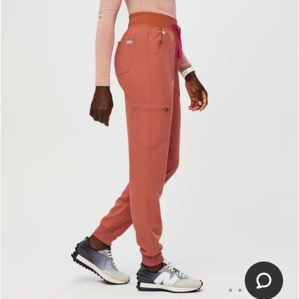 Figs Zamora Jogger in Terracotta